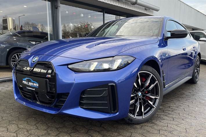 Blå BMW i4 fra 2024