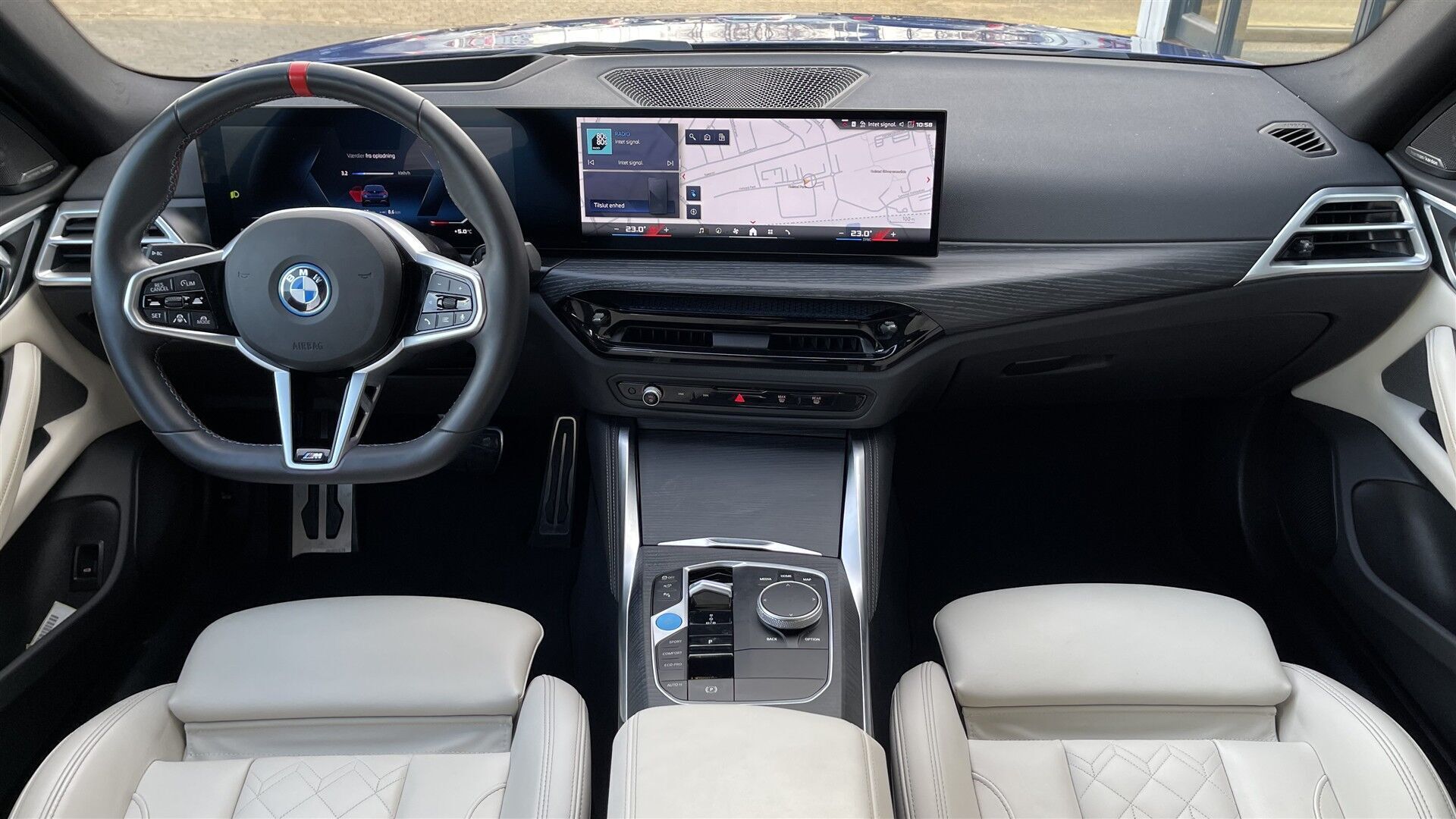 Blå BMW i4 fra 2024