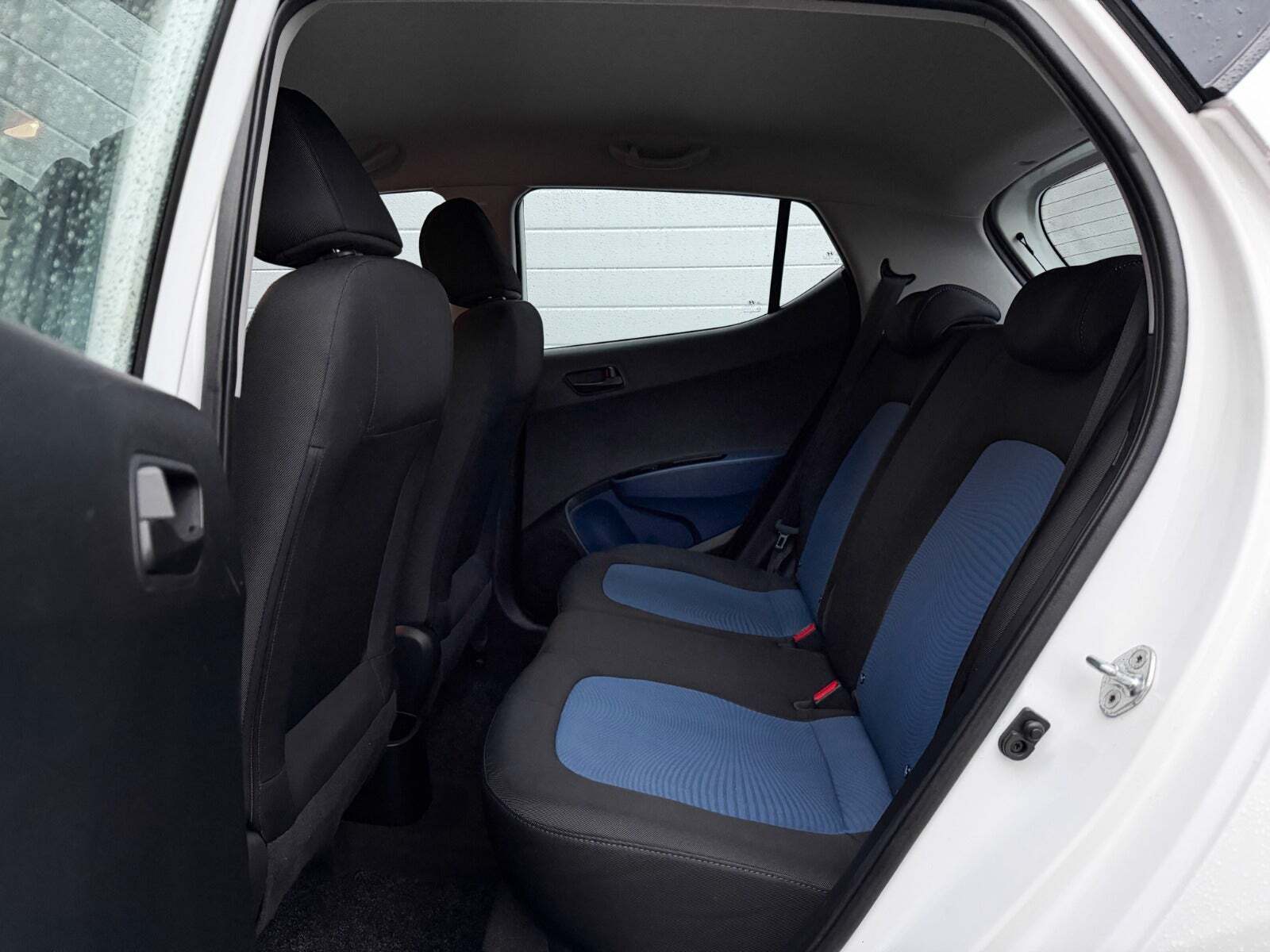 Hvid Hyundai i10 fra 2016