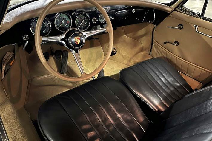 Sort Porsche 356 B fra 1963 set indefra