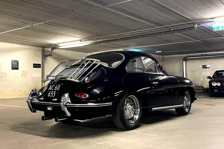 Sort Porsche 356 B fra 1963