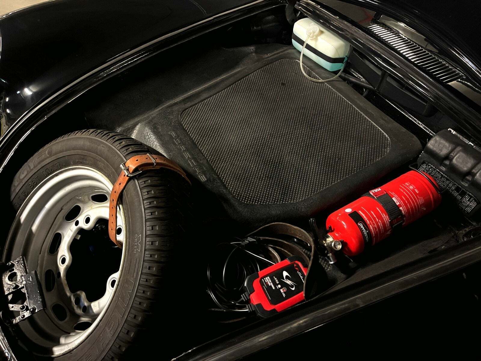 Sort Porsche 356 B fra 1963 set udefra