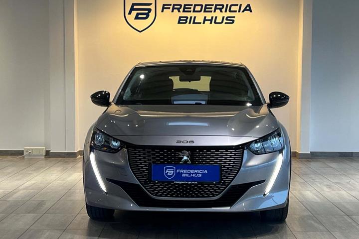 Grå Peugeot e-208 fra 2022