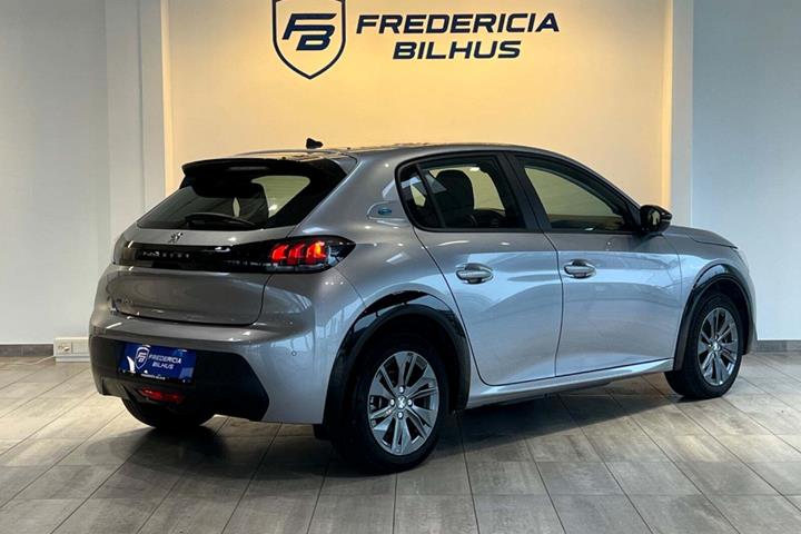 Grå Peugeot e-208 fra 2022