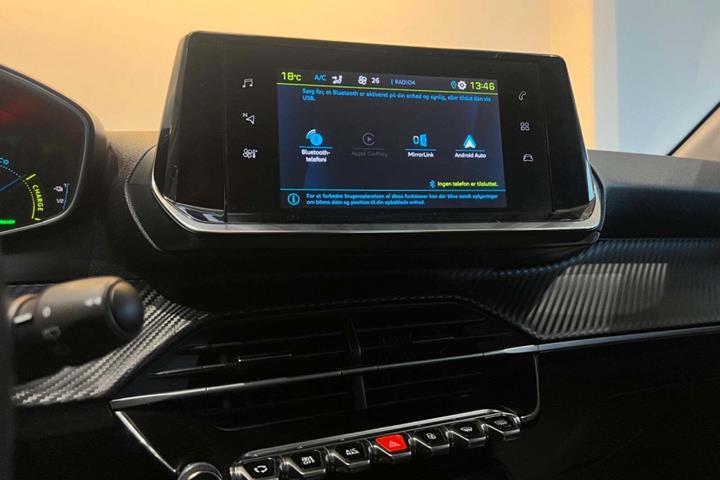 Grå Peugeot e-208 fra 2022