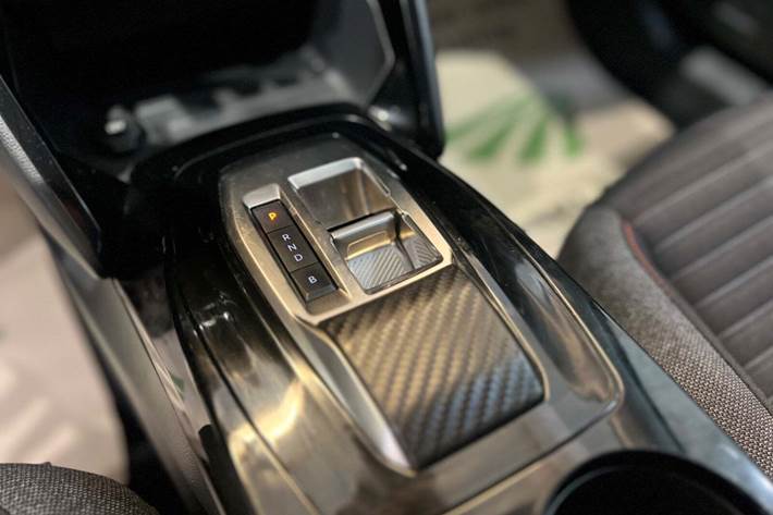 Grå Peugeot e-208 fra 2022