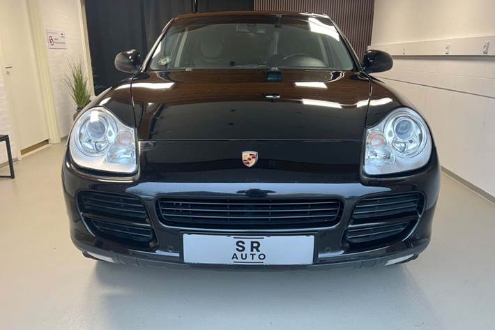Sort Porsche Cayenne S fra 2004