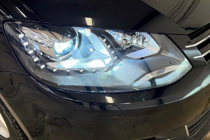 Sort VW Sharan fra 2011