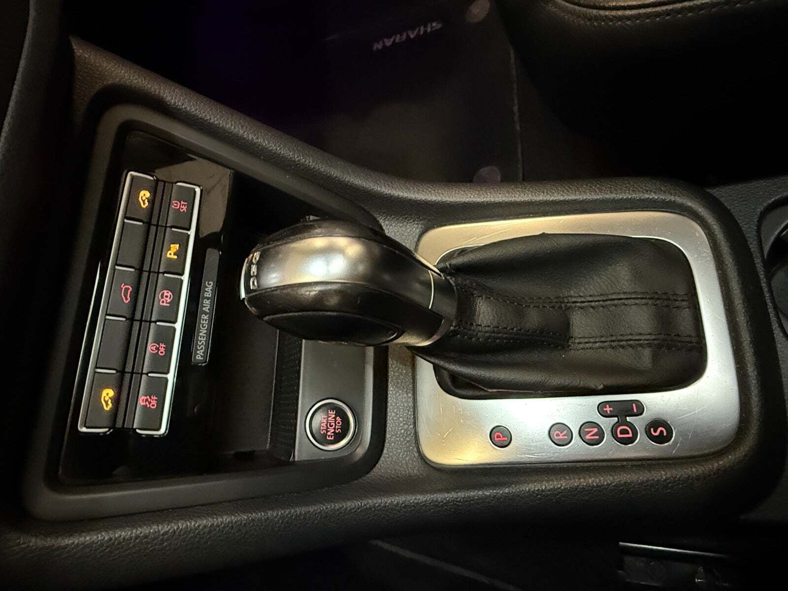 Sort VW Sharan fra 2011