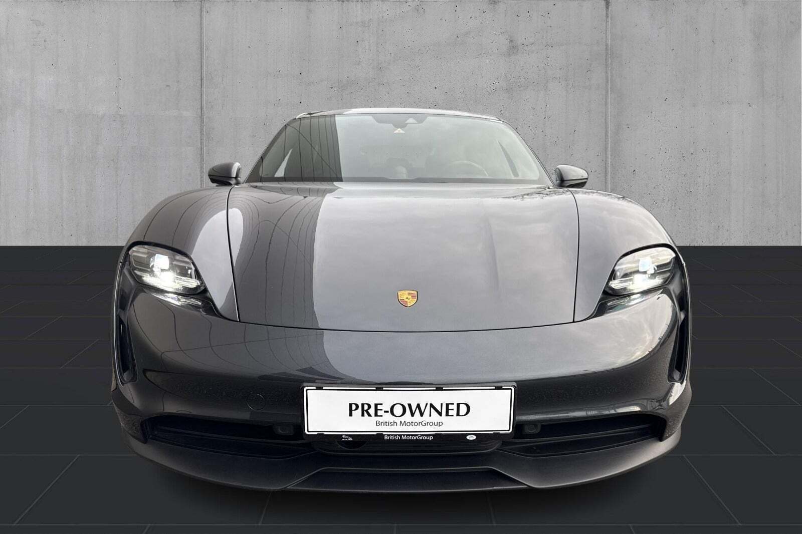 Grå Porsche Taycan fra 2021