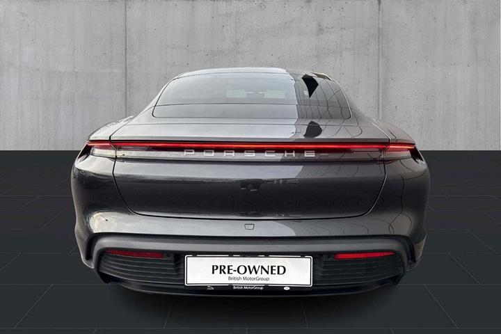 Grå Porsche Taycan fra 2021