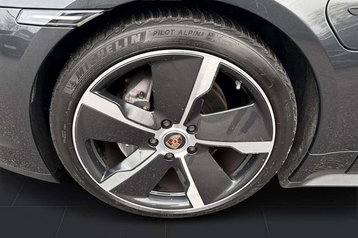 Grå Porsche Taycan fra 2021