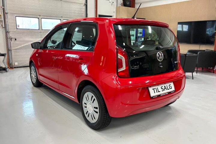 Rød VW UP! fra 2016
