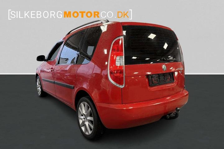 Rød Skoda Roomster fra 2007