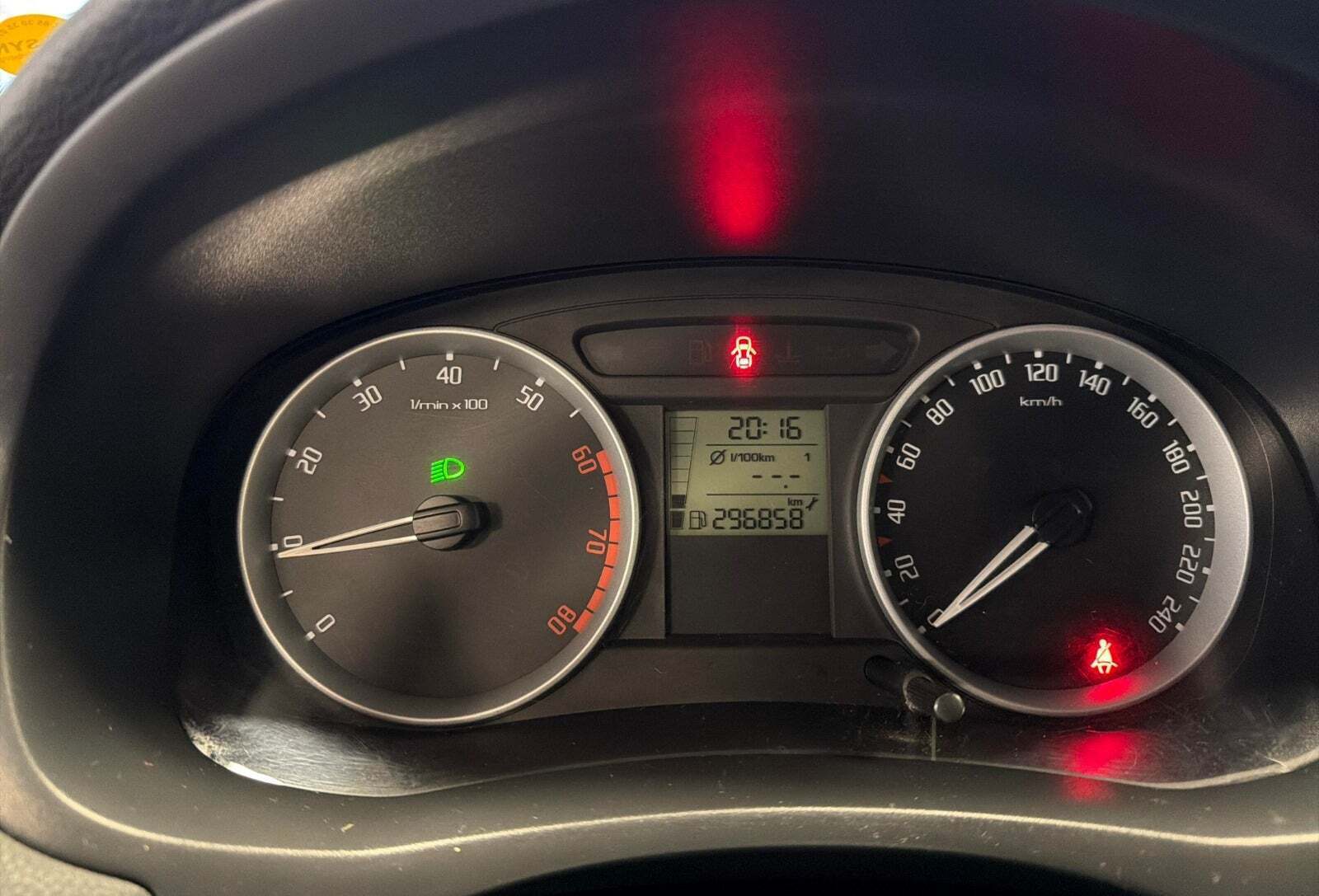 Rød Skoda Roomster fra 2007