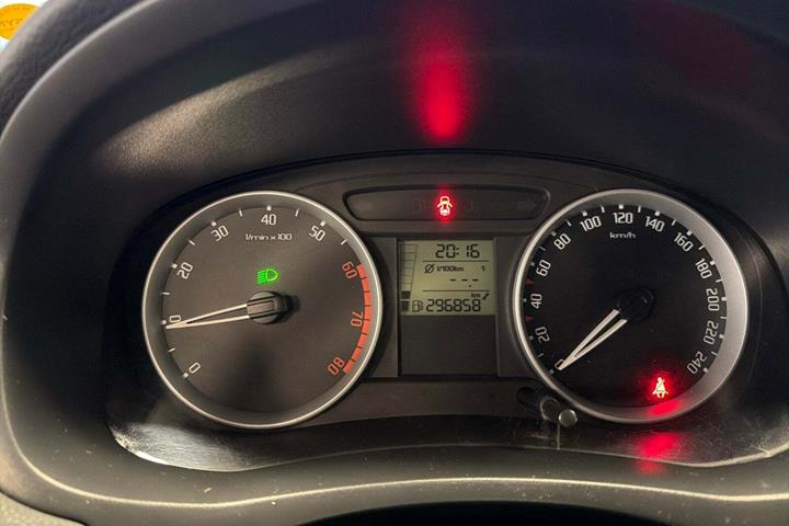 Rød Skoda Roomster fra 2007