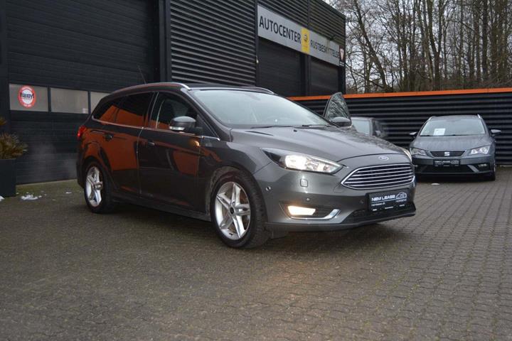 Grå Ford Focus fra 2016 set udefra