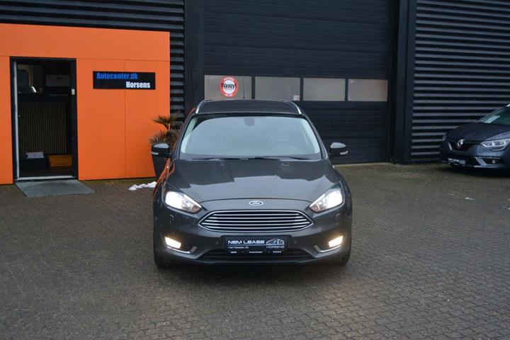 Grå Ford Focus fra 2016