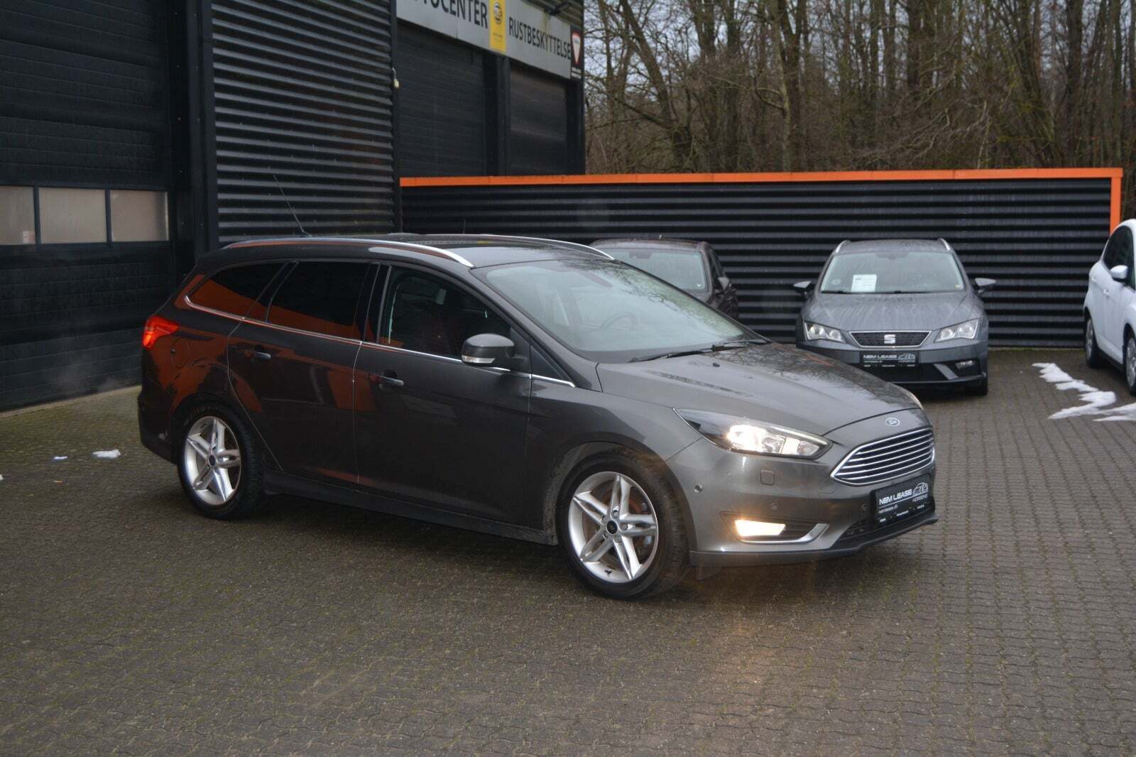 Grå Ford Focus fra 2016