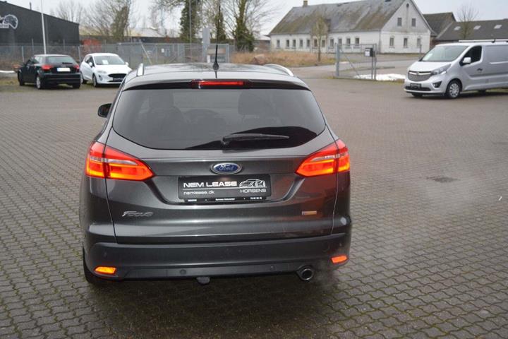 Grå Ford Focus fra 2016