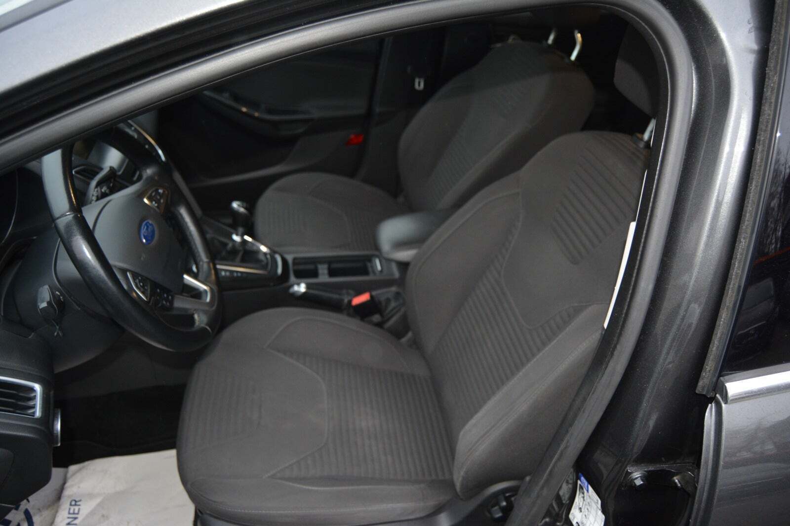 Grå Ford Focus fra 2016