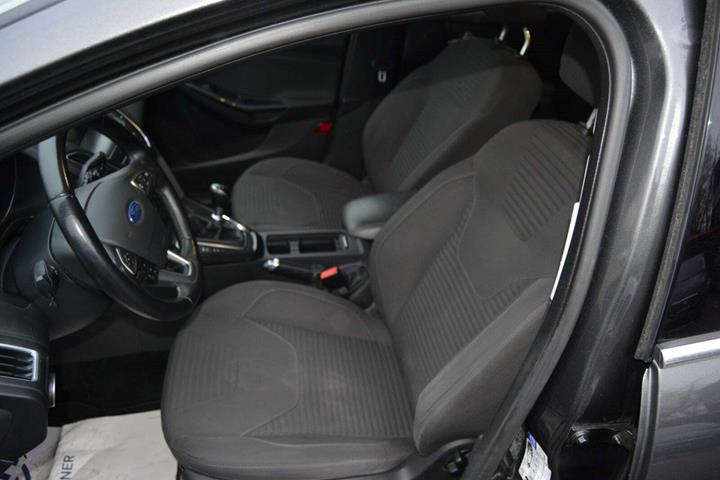 Grå Ford Focus fra 2016