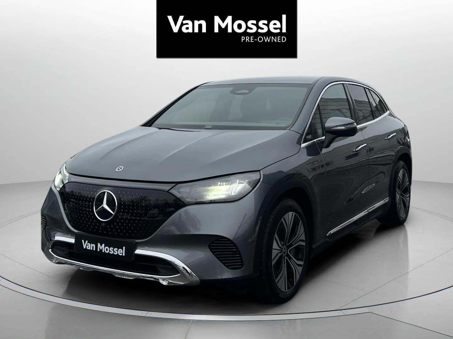 Grå Mercedes EQE350 SUV fra 2023