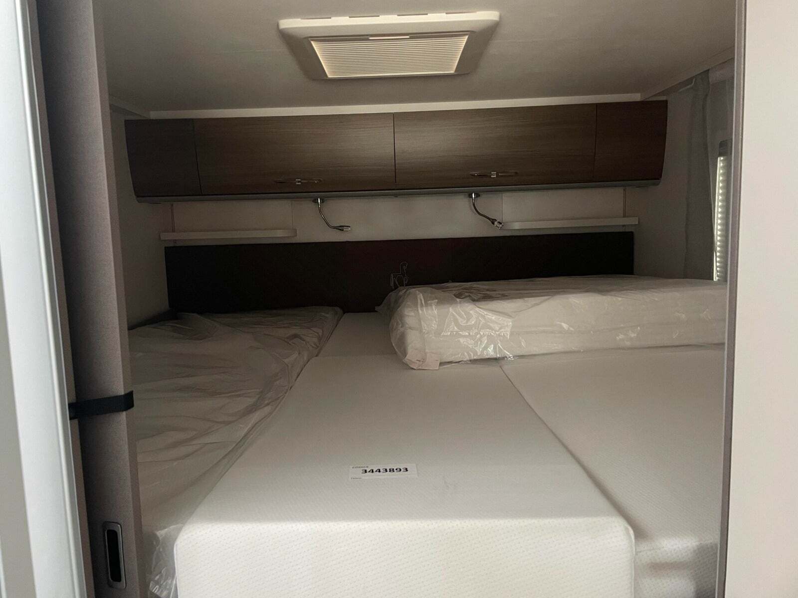 Hvid Etrusco I7400SBC fra 2026 set udefra