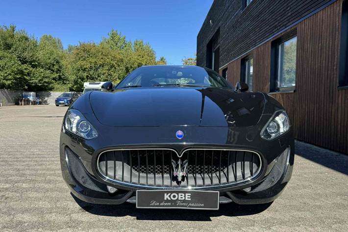 Sort Maserati Granturismo fra 2013