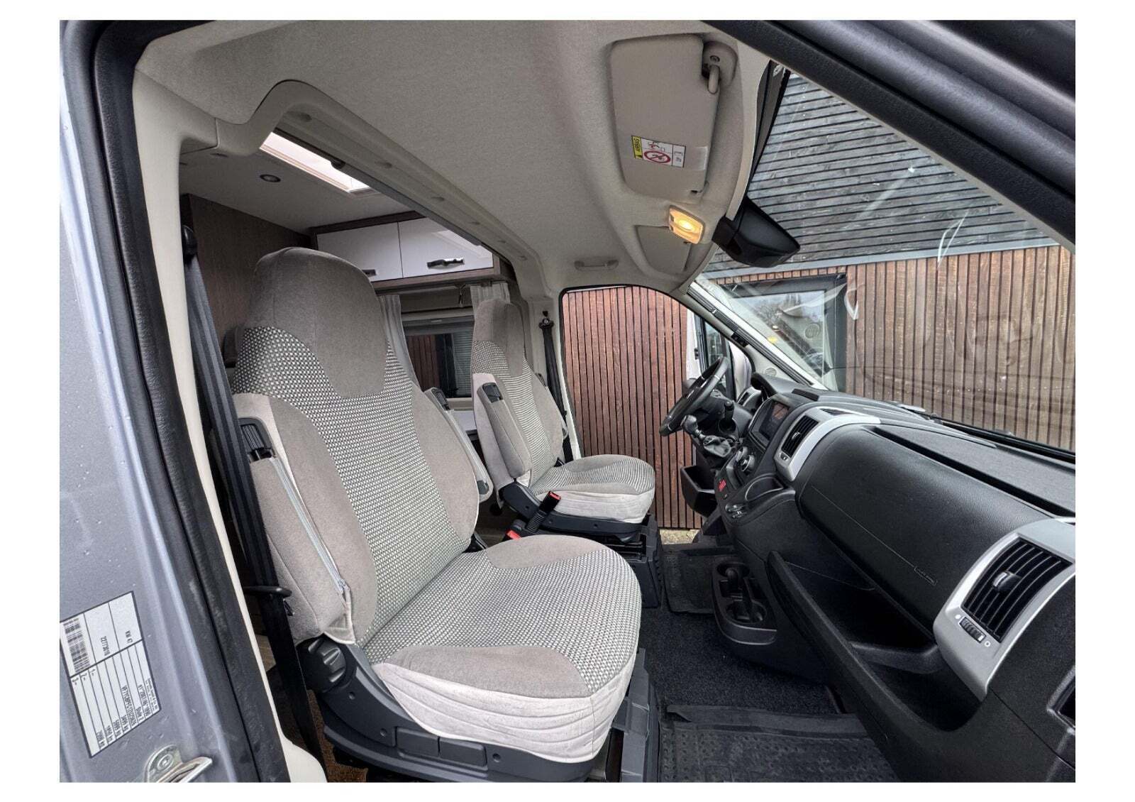 Grå Citroën Pössl fra 2023