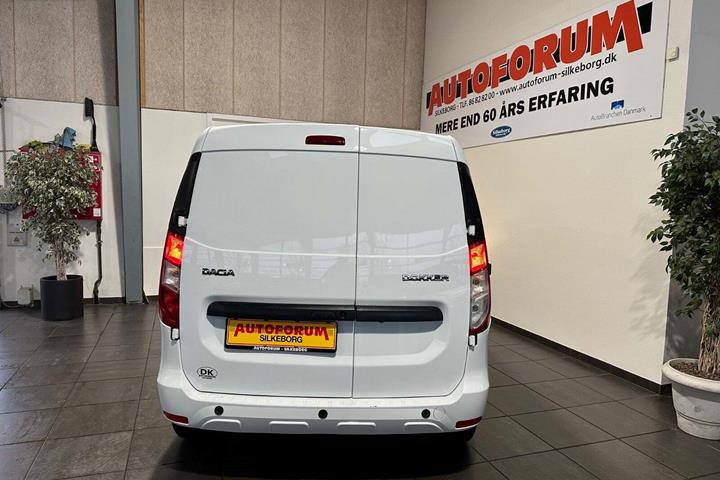Hvid Dacia Dokker fra 2020