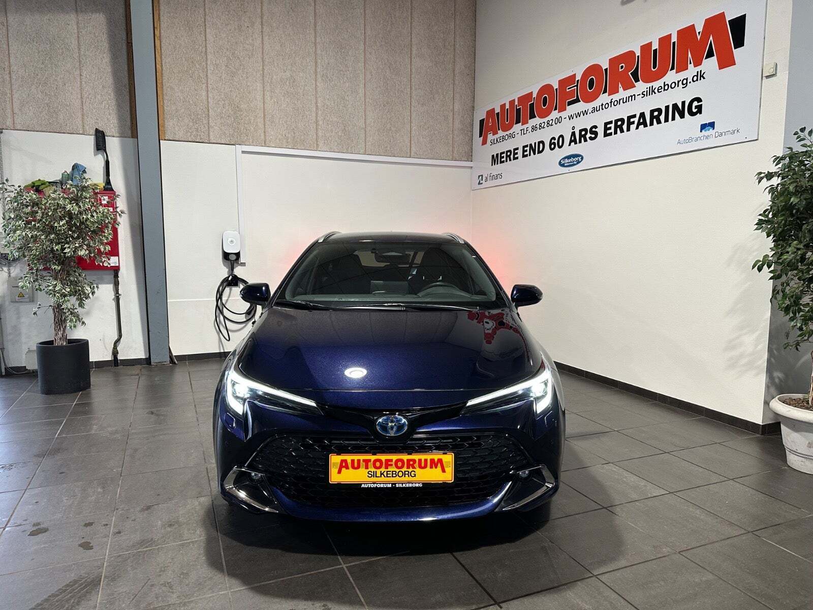 Toyota Corolla 1,8 Hybrid Style Touring Sports e-CVT Van