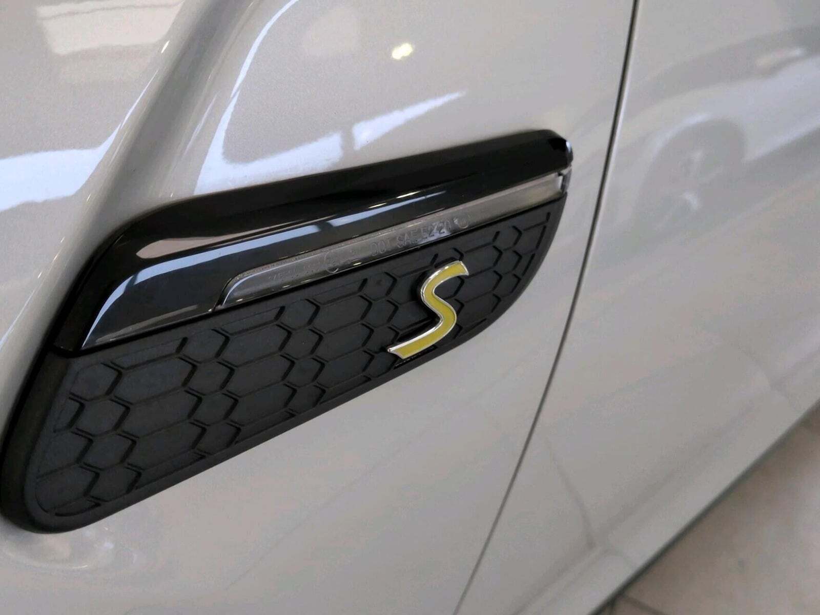 Sølv Mini Cooper SE fra 2022