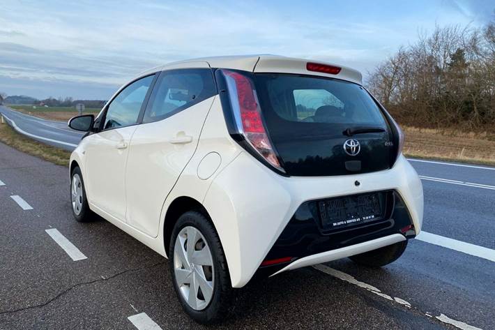 Hvid Toyota Aygo fra 2016