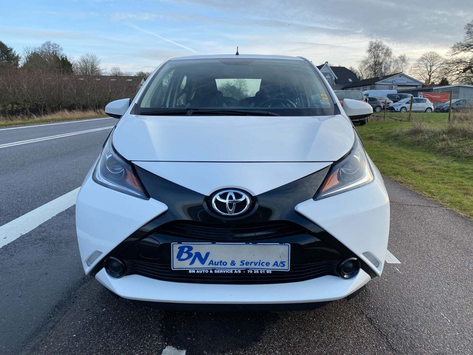 Hvid Toyota Aygo fra 2016