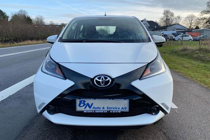 Hvid Toyota Aygo fra 2016