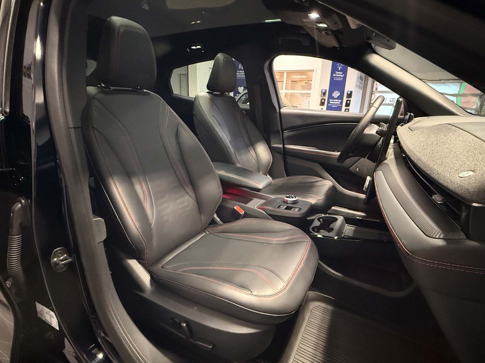 Sort Ford Mustang Mach-E fra 2021