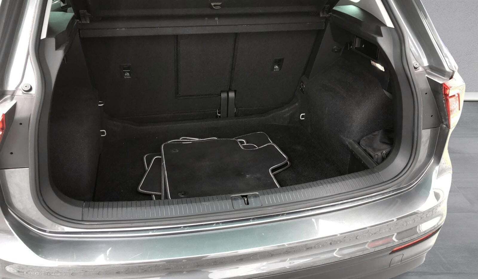 Grå VW Tiguan fra 2019