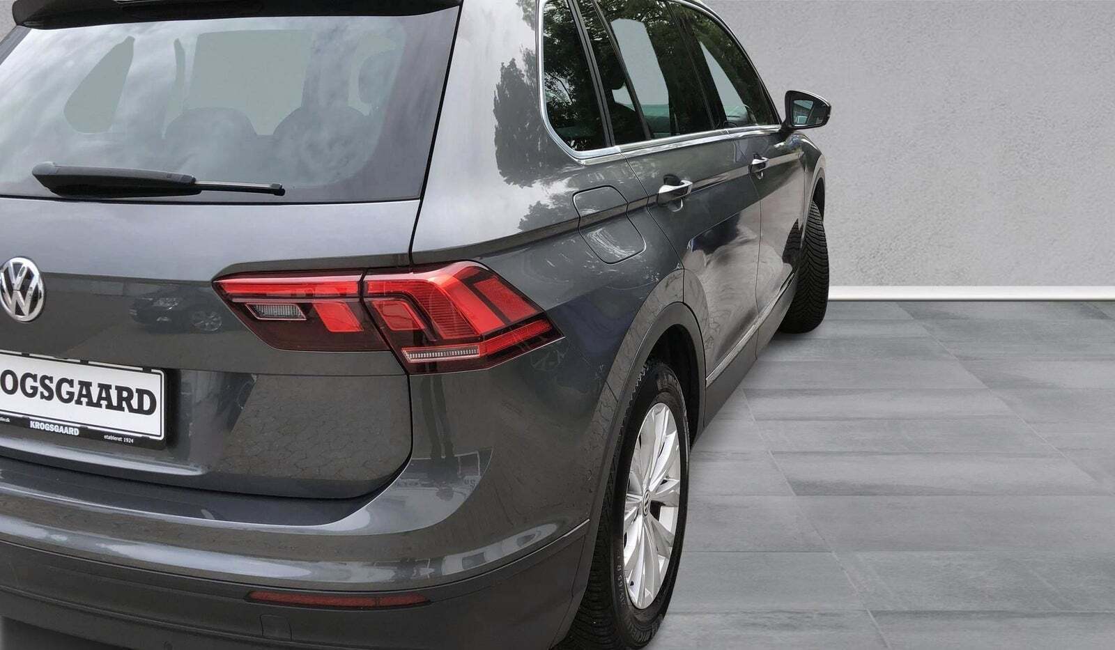 Grå VW Tiguan fra 2019
