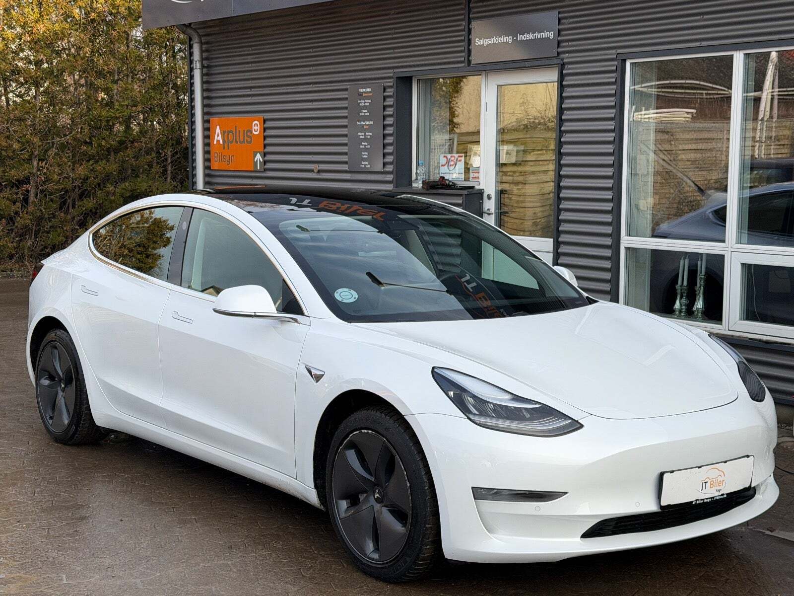 Hvid Tesla Model 3 fra 2020