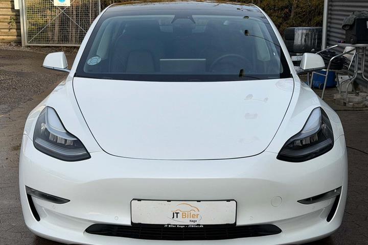 Hvid Tesla Model 3 fra 2020