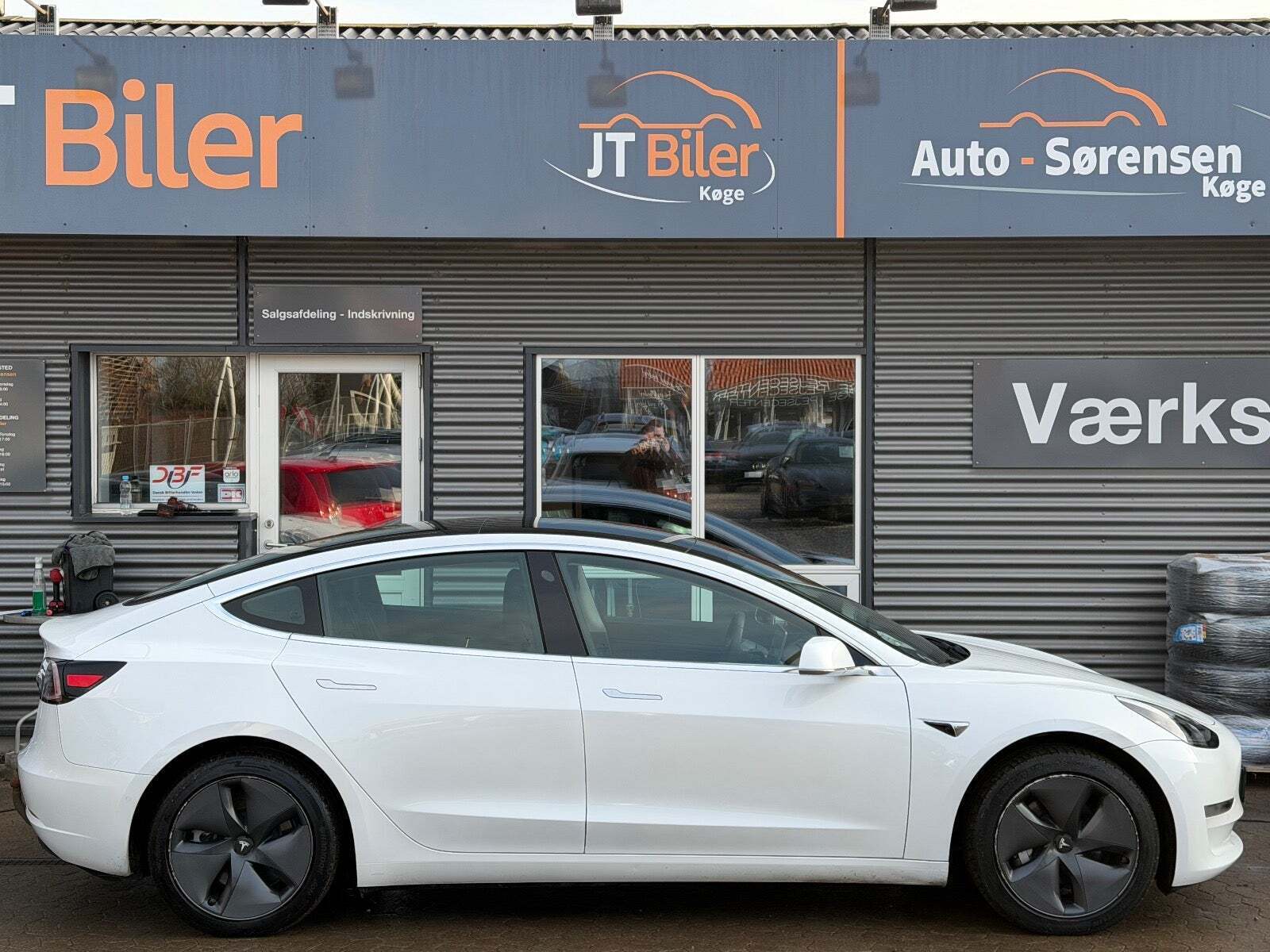 Hvid Tesla Model 3 fra 2020