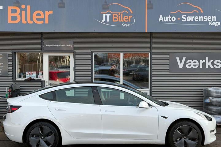 Hvid Tesla Model 3 fra 2020