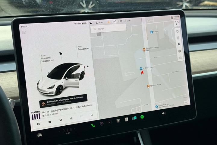 Hvid Tesla Model 3 fra 2020