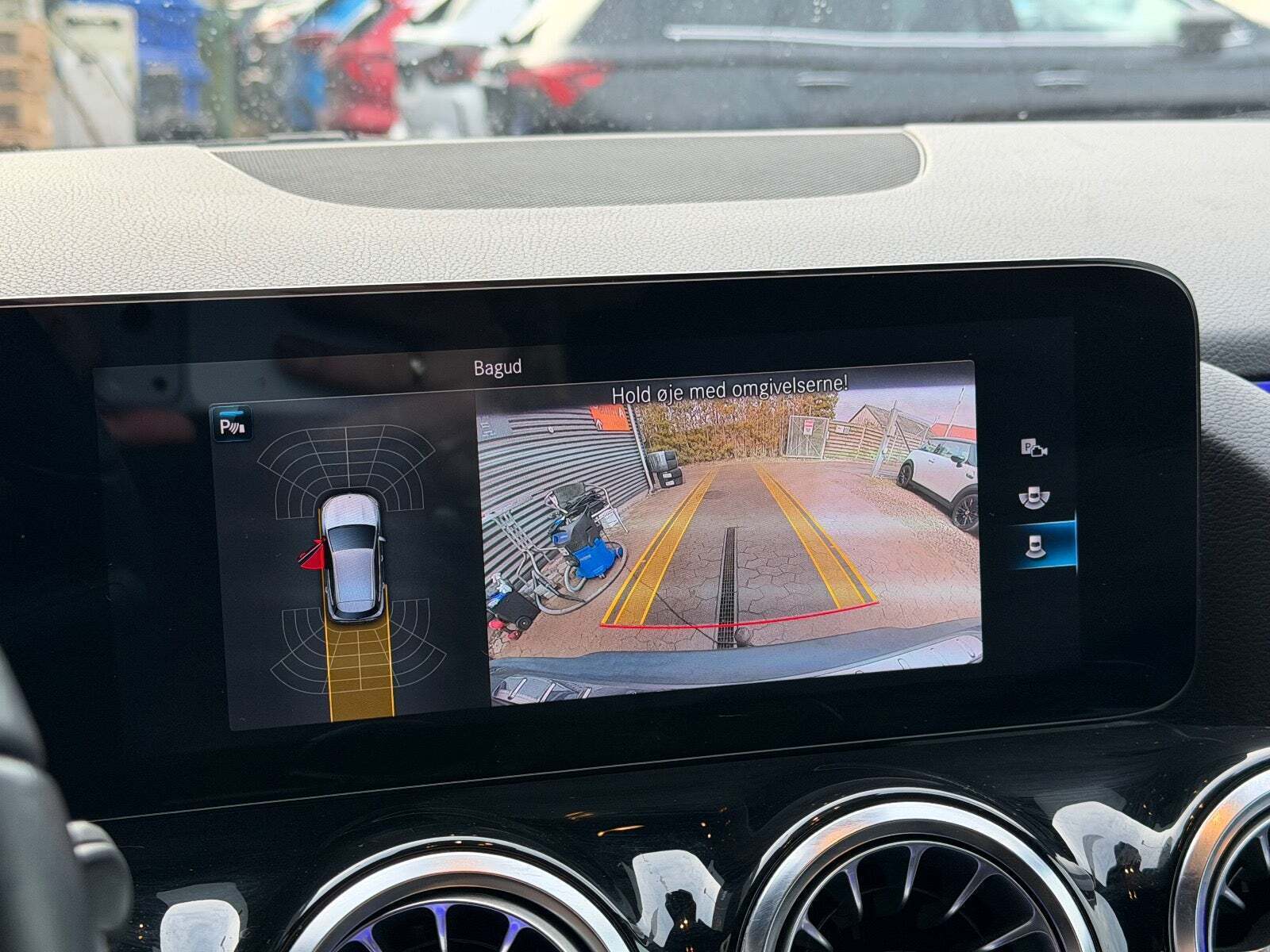 Grå Mercedes EQA250 fra 2021