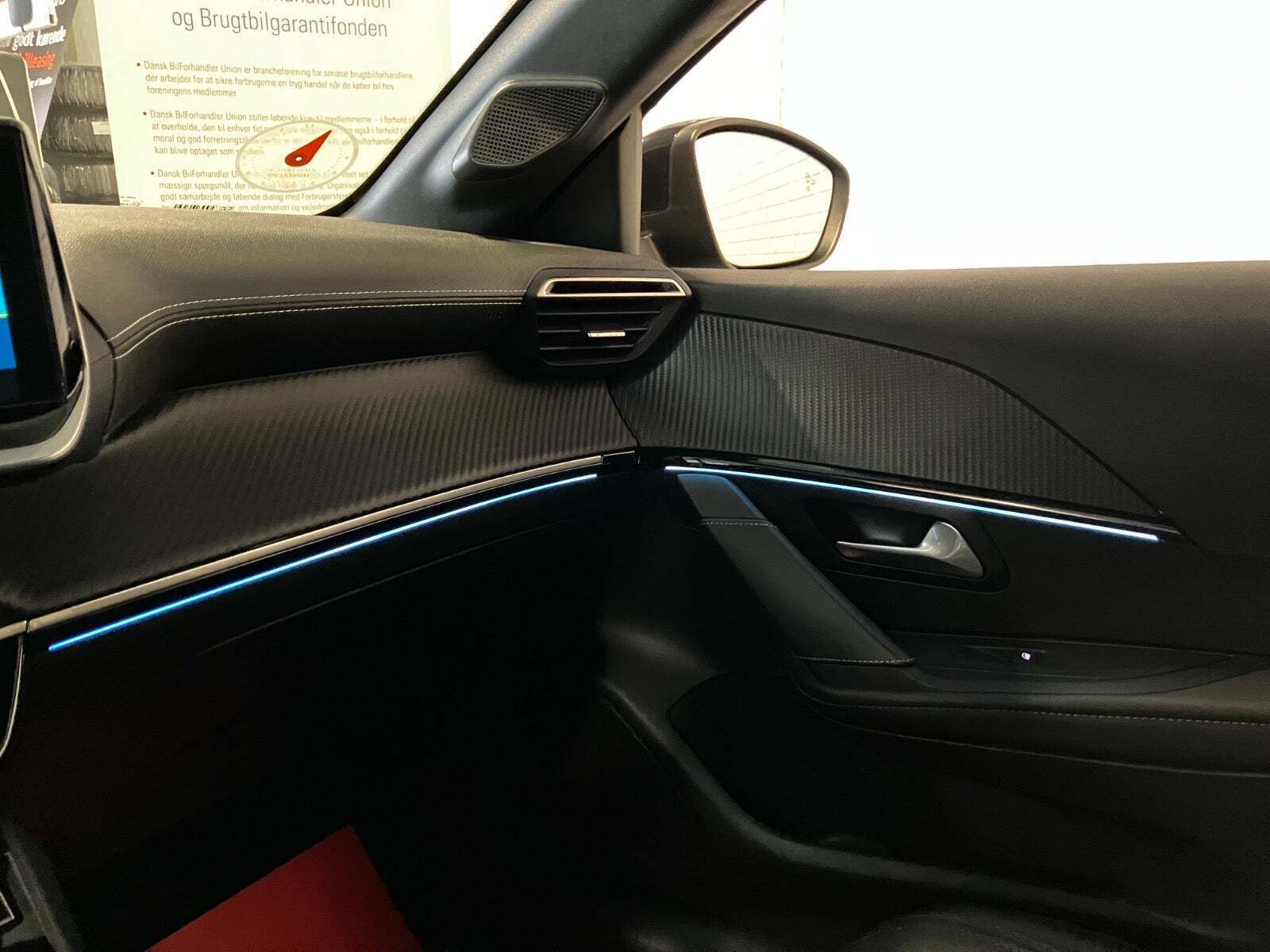 Sølv Peugeot e-208 fra 2022