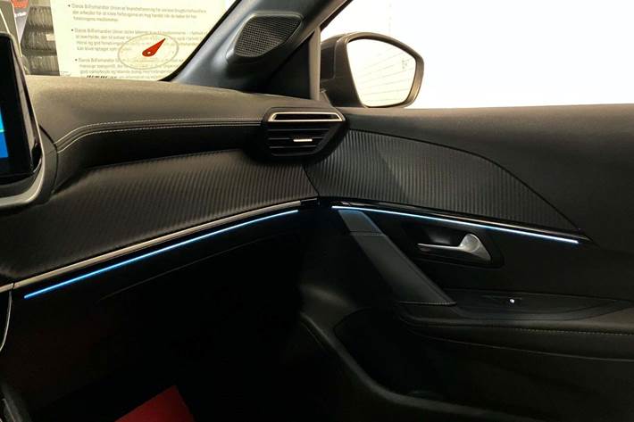 Sølv Peugeot e-208 fra 2022