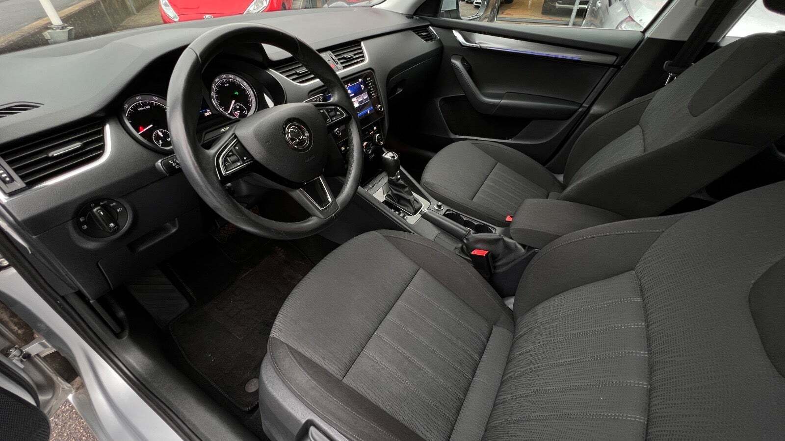 Sølv Skoda Octavia fra 2019