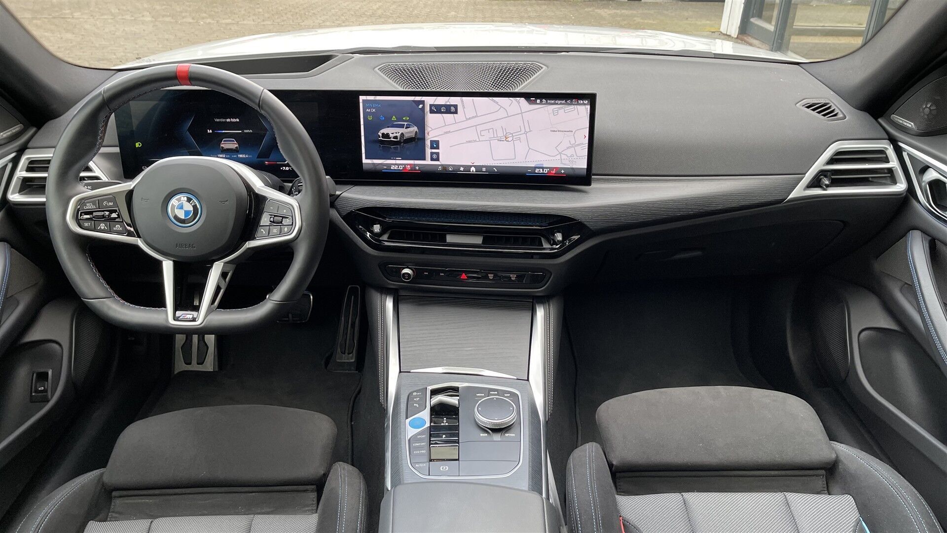 Hvid BMW i4 fra 2024