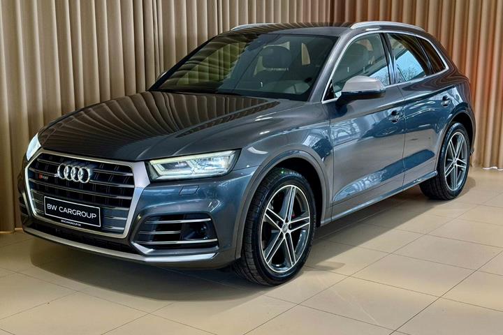Grå Audi SQ5 fra 2018 set udefra